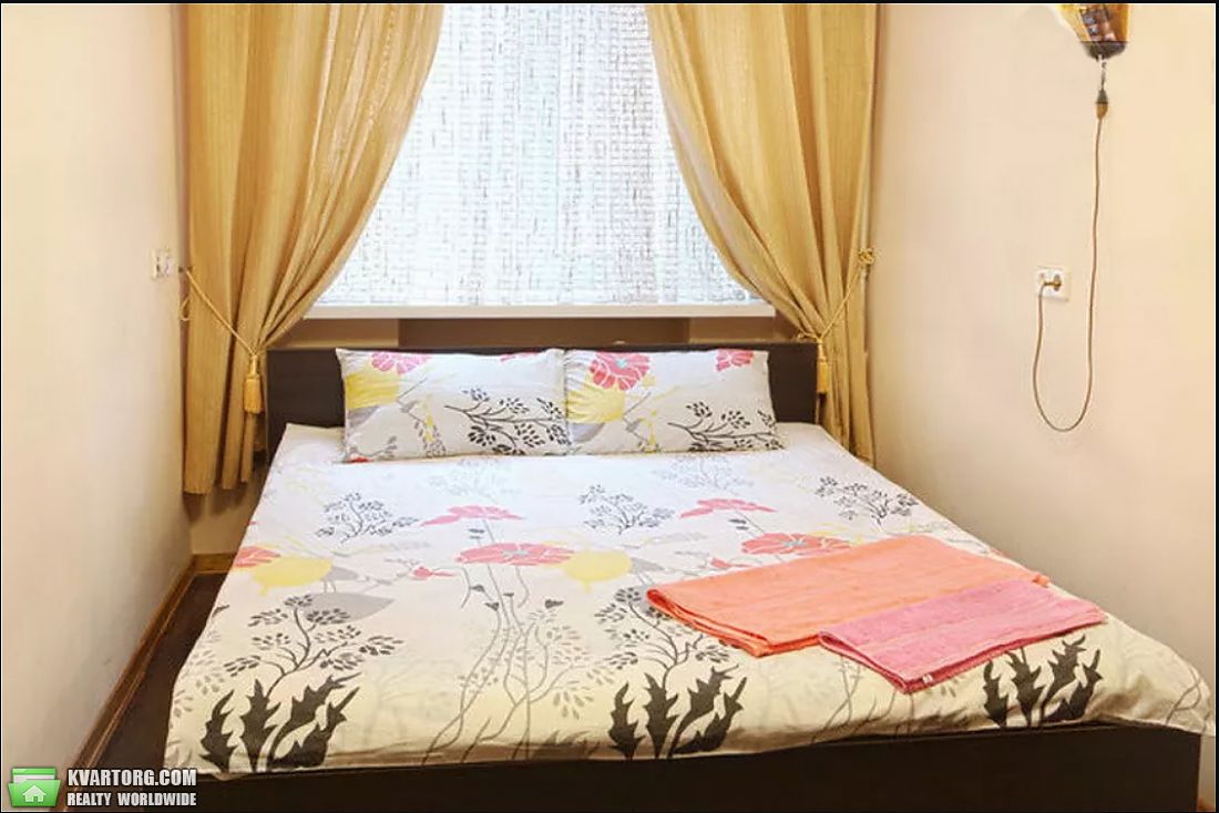 Rent out 2-room apartment. Киев,  Жилянская — photo 1