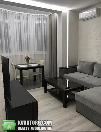 Rent out 2-room apartment. Киев,  Жилянская — photo 1