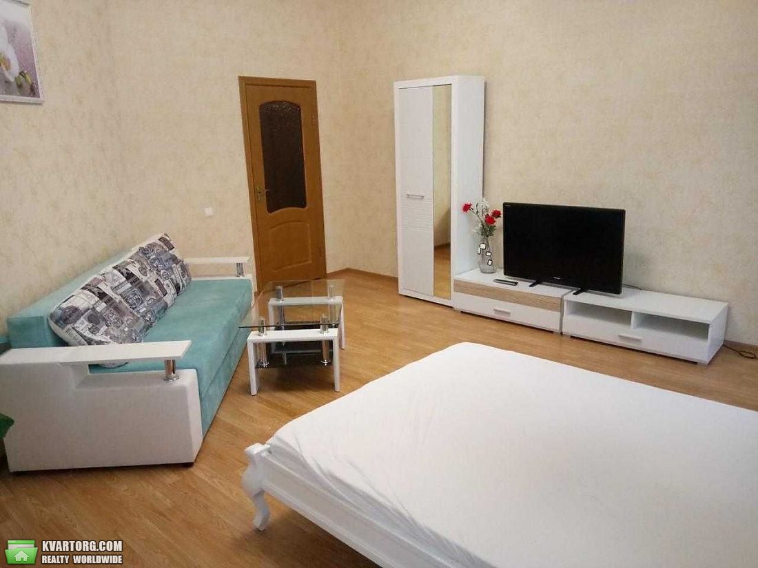 Rent out 1-room apartment. Киев, Евгения Коновальца — photo 3