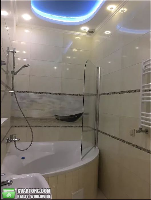 Rent out 1-room apartment. Киев,  Жилянская — photo 4