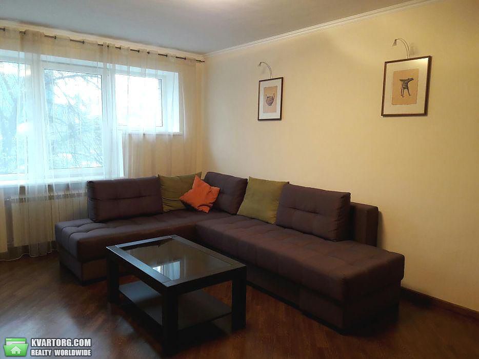 Rent out 3-room apartment. Киев,  Почайнинская — photo 1