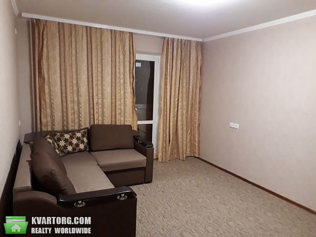Rent out 1-room apartment. Киев,  Салютная — photo 1