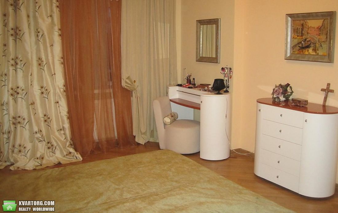 Rent out 4-room apartment. Киев,  Старонаводницкая — photo 4