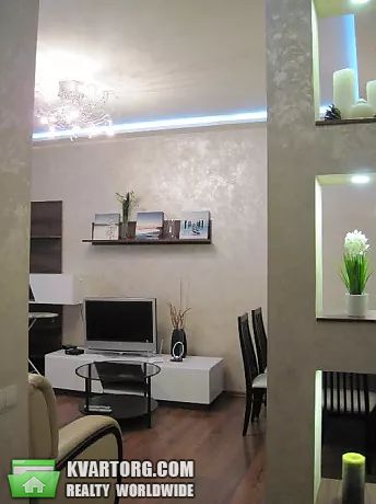 Rent out 3-room apartment. Киев, Лютеранская — photo 1