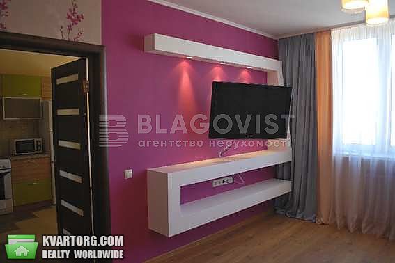 Rent out 3-room apartment. Киев,  Срибнокильская — photo 3