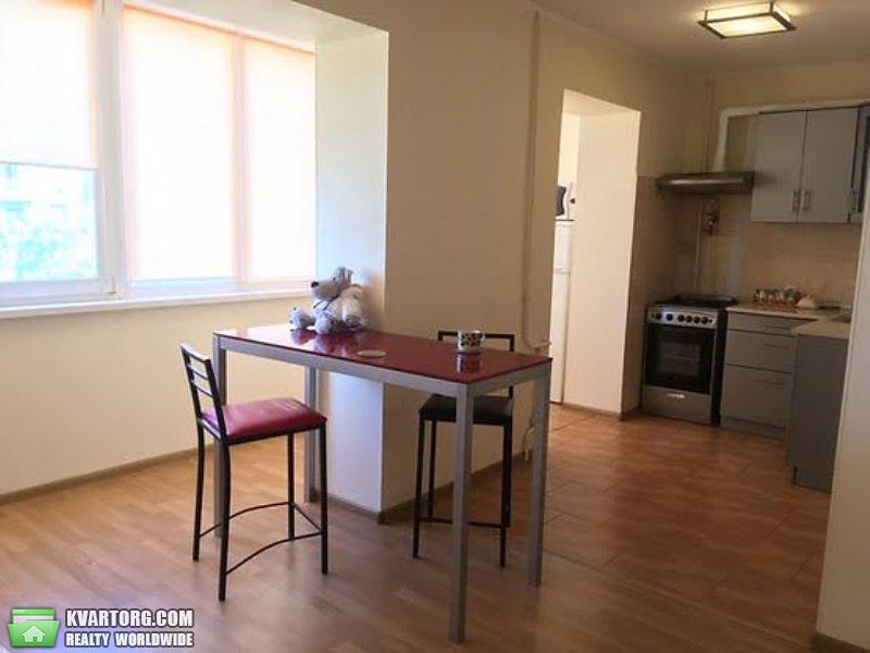 Rent out 1-room apartment. Киев,  Кловский спуск — photo 4