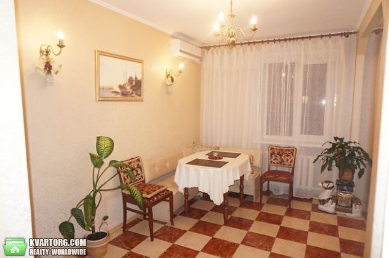 Sell 3-room apartment. Киев,  Щорса — photo 1