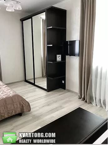 Rent out 2-room apartment. Киев,  Жилянская — photo 3