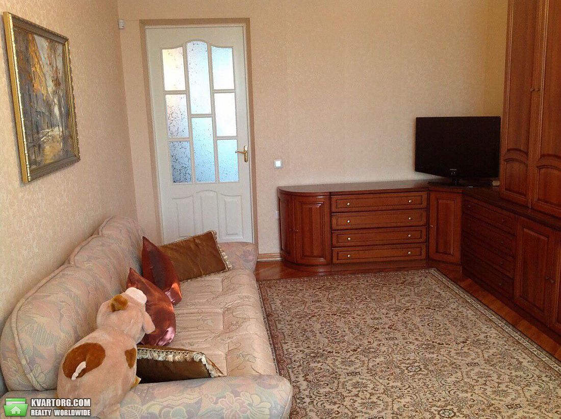 Rent out 2-room apartment. Киев,  Семьи Хохловых — photo 2