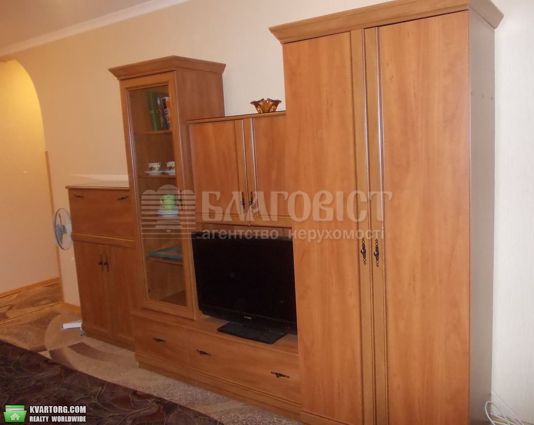 Rent out 3-room apartment. Киев,  Первомайского — photo 1