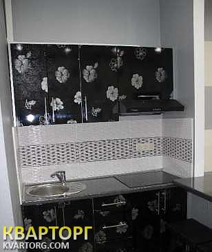 Rent out 1-room apartment. Киев, Жилянская — photo 2