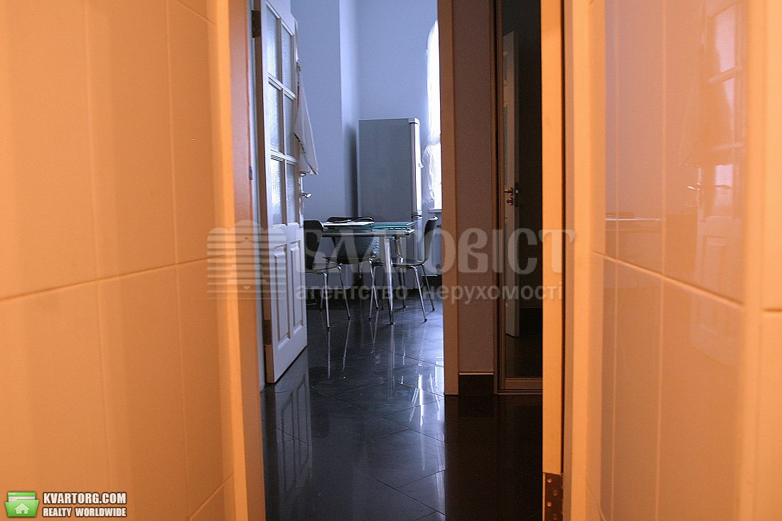 Rent out 2-room apartment. Киев,  Малая Житомирская — photo 1