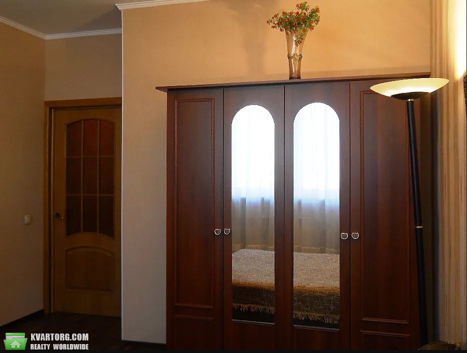Rent out 2-room apartment. Киев,  Чавдар — photo 6