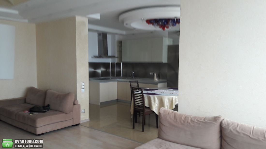 Rent out 2-room apartment. Киев, Срибнокильская ул. — photo 3