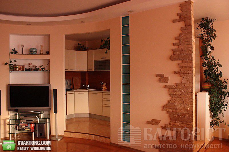 Sell 3-room apartment. Киев,  Урловская — photo 1
