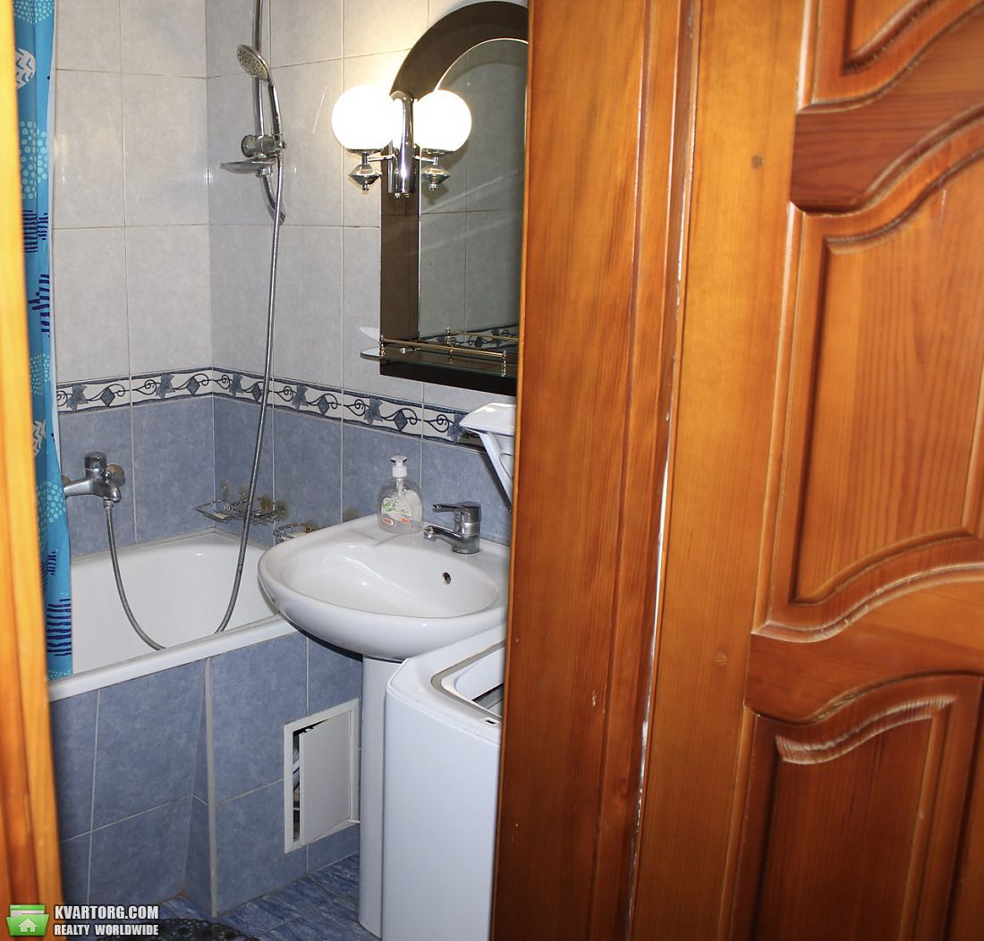 Rent out 2-room apartment. Киев,  Олевская — photo 2