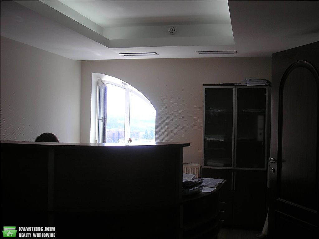 Sell office. Киев, ул.Дмиртиевская — photo 1