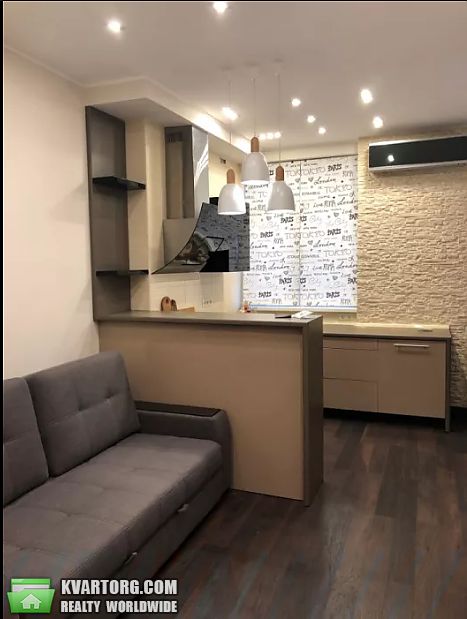 Rent out 1-room apartment. Киев,  Жилянская — photo 4