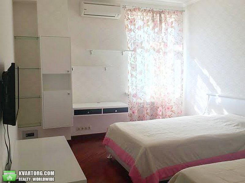 Rent out 2-room apartment. Киев,  Тургеневская — photo 1