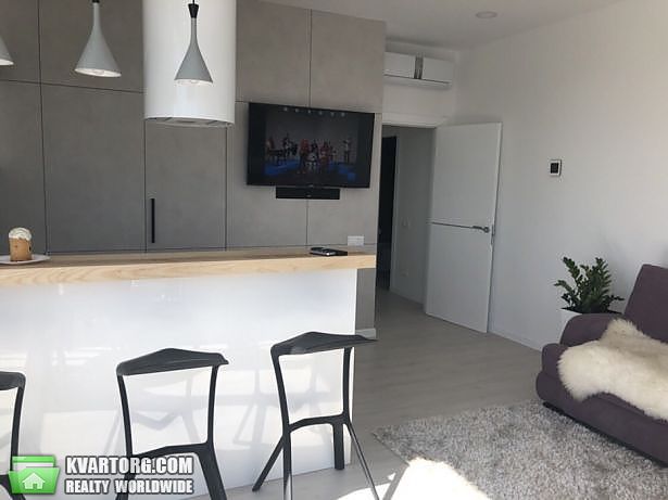Rent out 2-room apartment. Киев,  Саксаганского — photo 9
