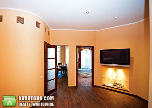 Rent out 2-room apartment. Киев, Почайнинская — photo 1