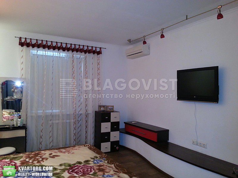 Rent out 2-room apartment. Киев,  Верховного Совета бул — photo 6