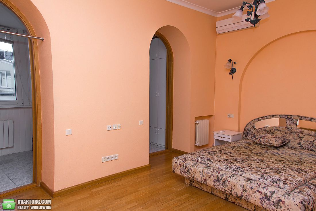 Rent out 3-room apartment. Киев,  Малоподвальная — photo 1