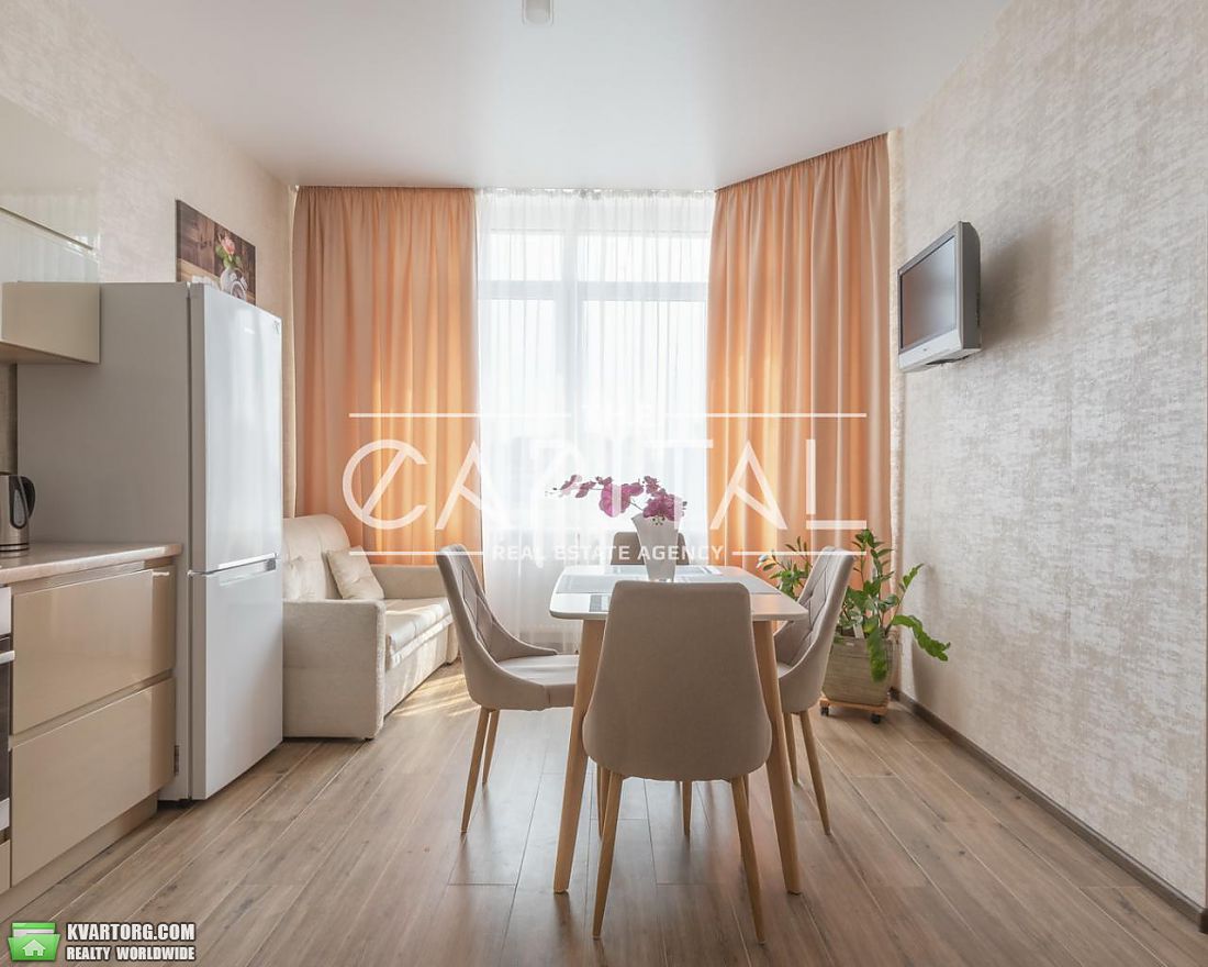 Rent out 2-room apartment. Киев, Евгения Коновальца — photo 9