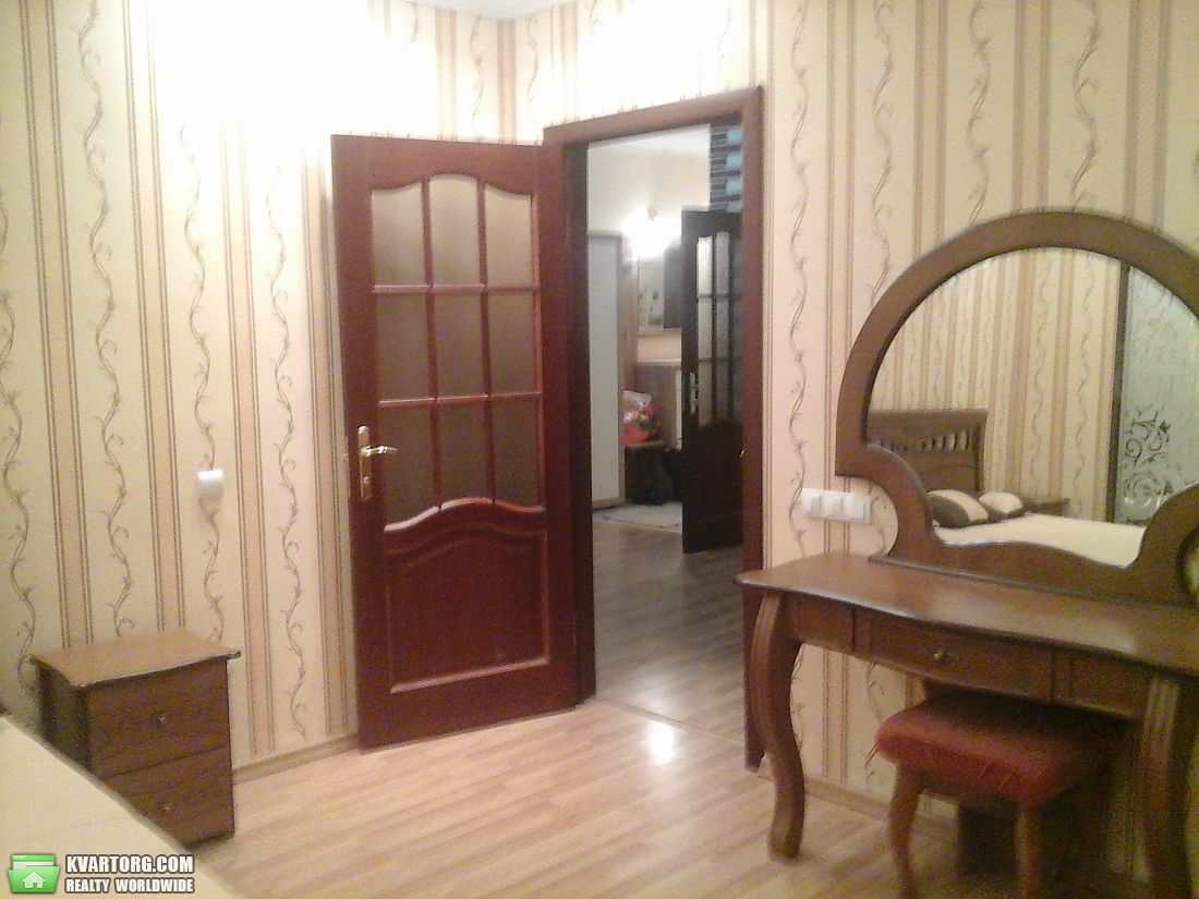 Rent out 2-room apartment. Киев,  Курская — photo 3