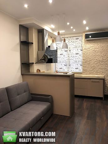 Rent out 1-room apartment. Киев,  Жилянская — photo 6