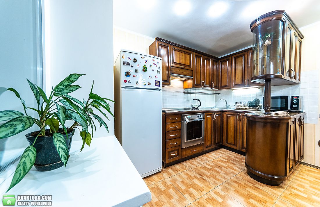 Rent out 3-room apartment. Киев, улица Княжий затон — photo 1