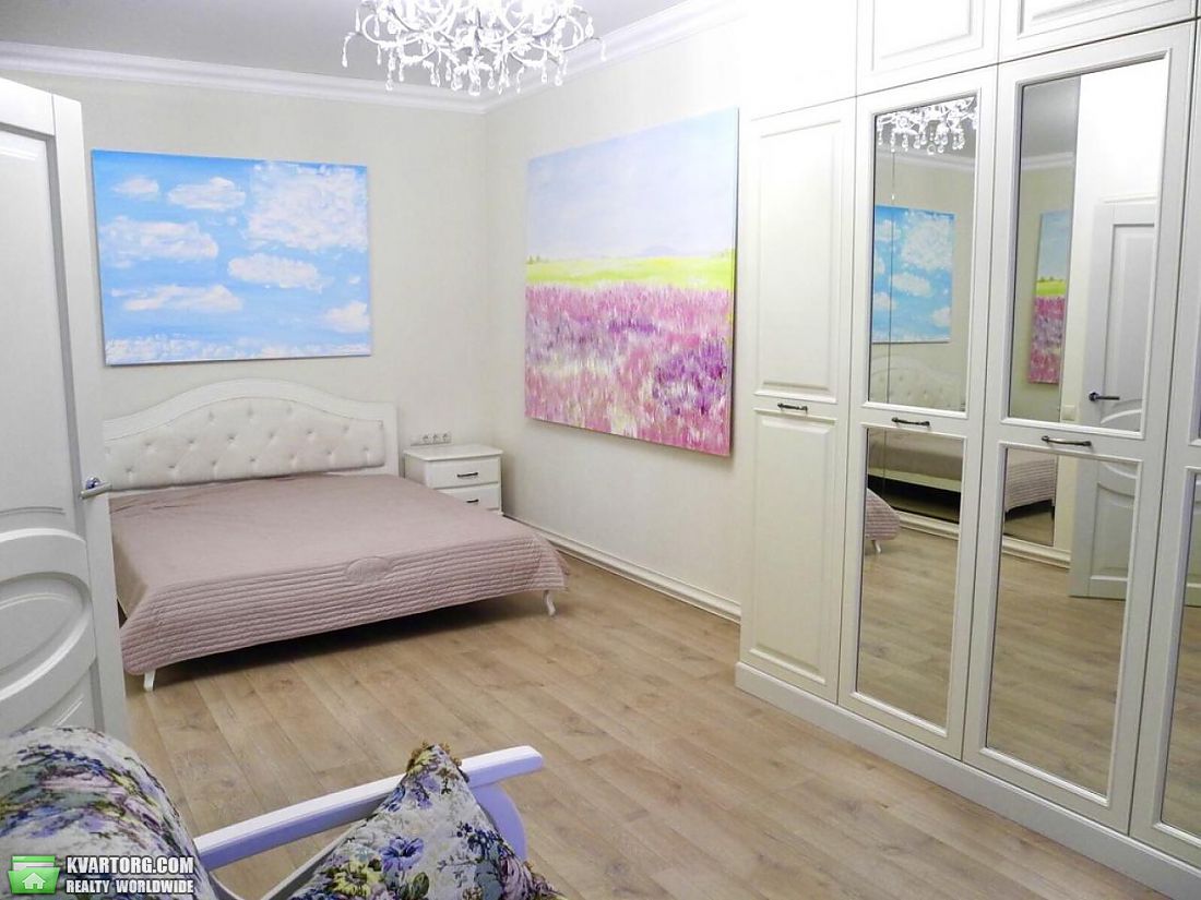 Rent out 1-room apartment. Киев,  Дмитриевская — photo 1