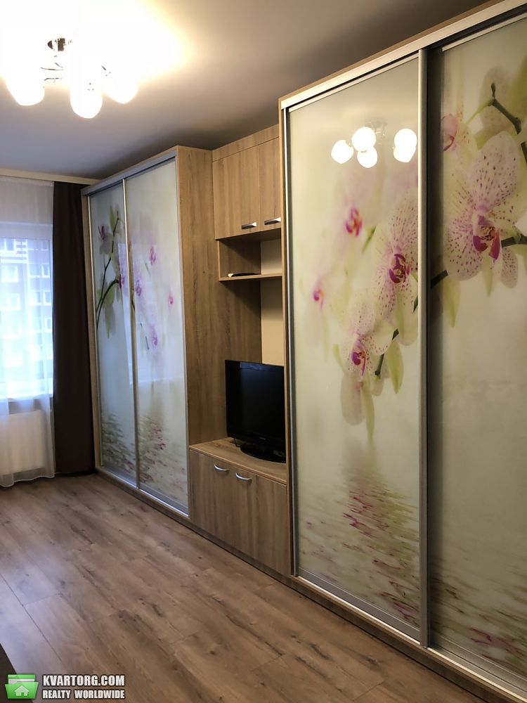 Rent out 1-room apartment. Киев, Русовой — photo 1