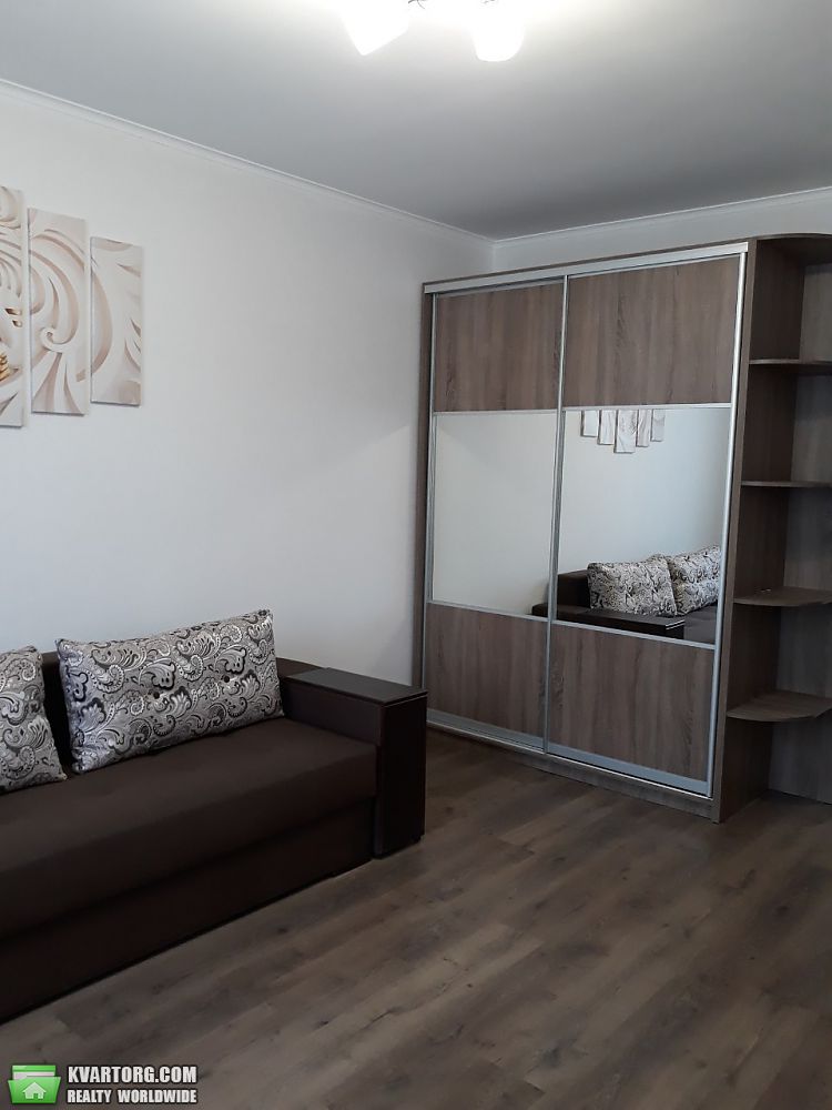 Rent out 1-room apartment. Киев, Пчилки — photo 1