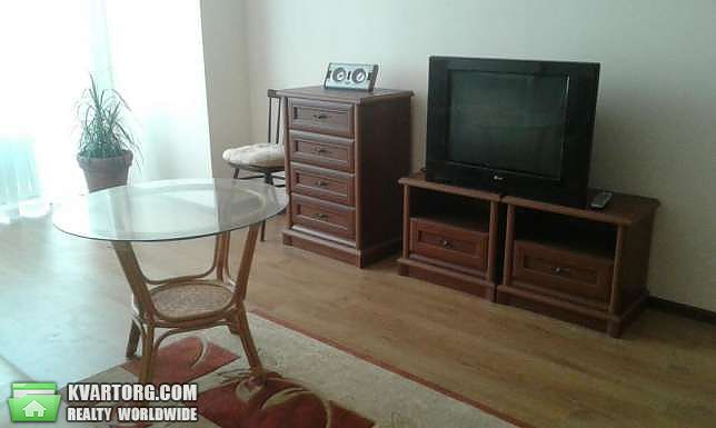 Rent out 1-room apartment. Киев,  Невская — photo 1