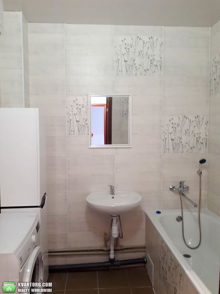 Rent out 2-room apartment. Киев,  Гмыри — photo 9
