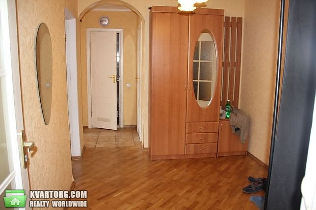 Rent out 2-room apartment. Киев,  Святошинская пл — photo 1