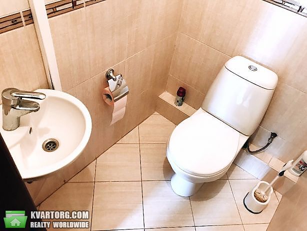 Rent out 2-room apartment. Киев,  Жилянская — photo 10
