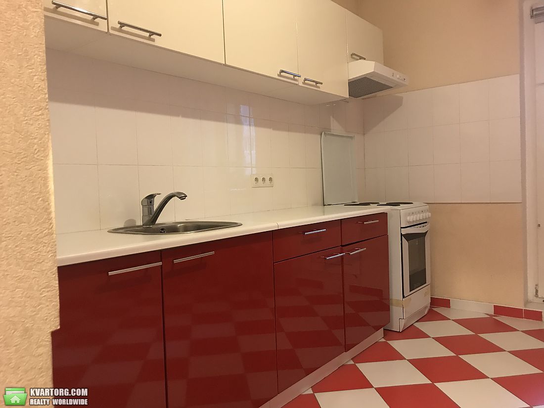 Rent out 1-room apartment. Киев, Урловская — photo 3