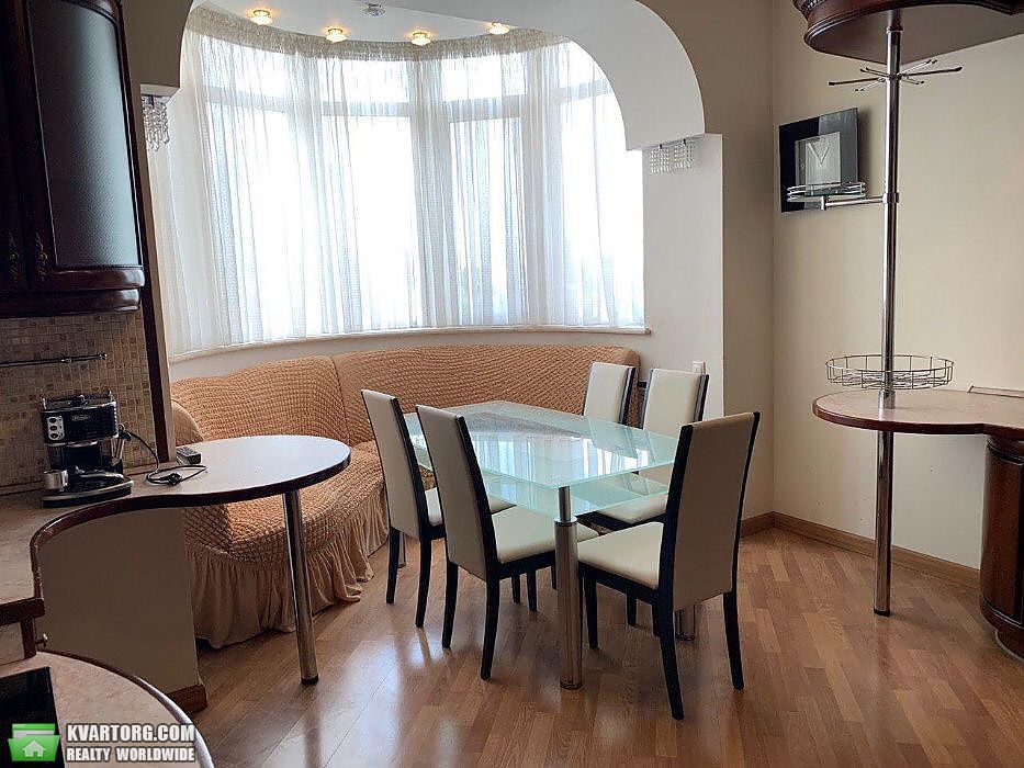 Rent out 3-room apartment. Киев,  Черновола — photo 10
