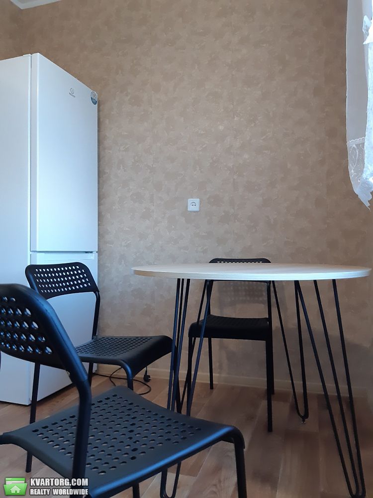 Rent out 2-room apartment. Киев,  Ревуцкого — photo 4
