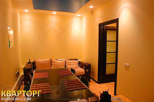 Rent out office. Киев, Лютервнская — photo 1