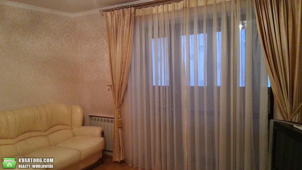 Rent out 4-room apartment. Киев,  Невская — photo 1