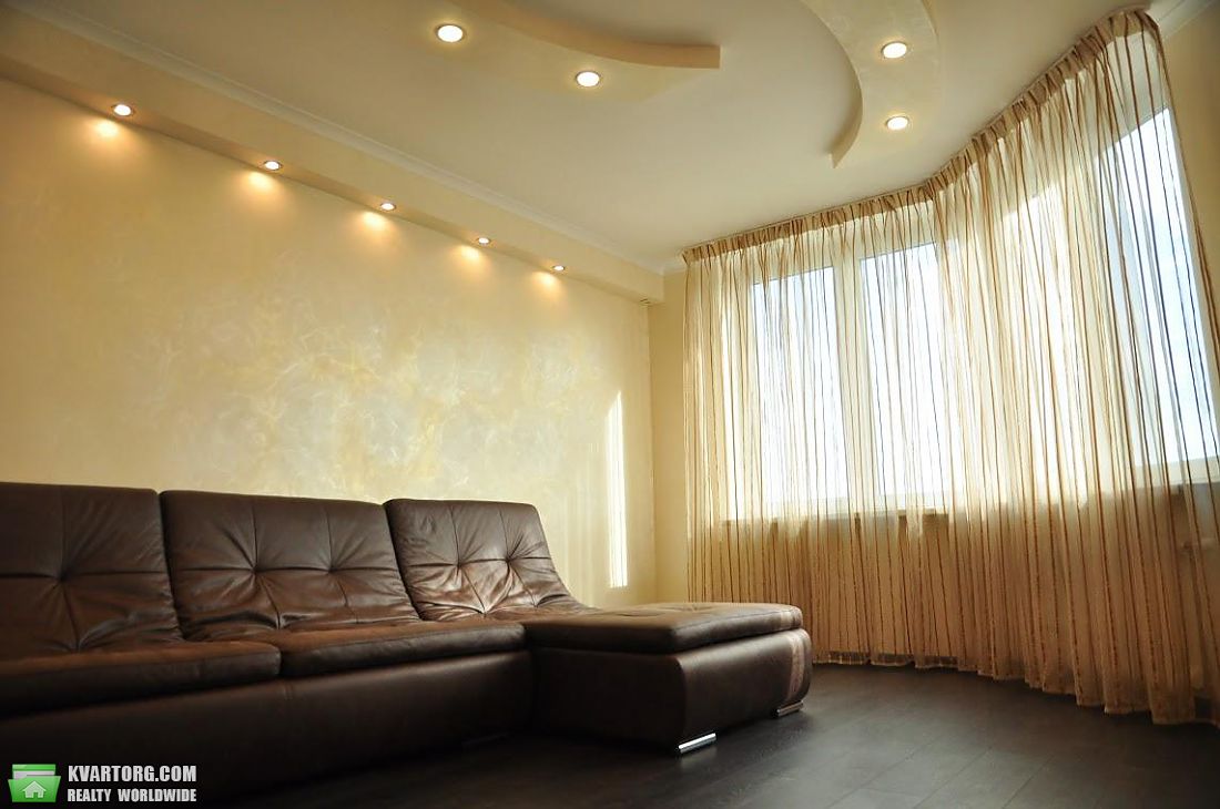 Rent out 2-room apartment. Киев,  Пчелки — photo 1