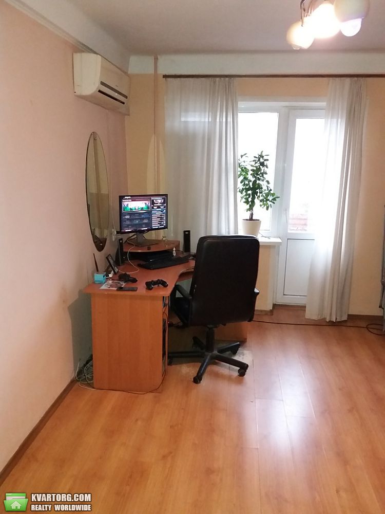 Rent out 2-room apartment. Киев,  Багговутовская — photo 2