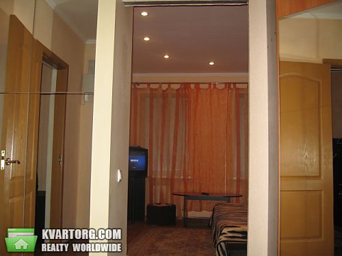 Rent out 4-room apartment. Днепропетровск, ул.Карла Либкнехта — photo 1