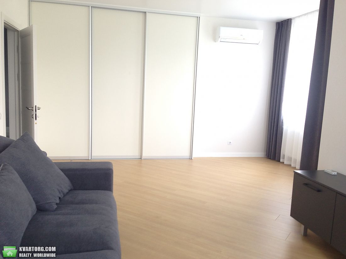 Rent out 2-room apartment. Киев,  Комарова — photo 2