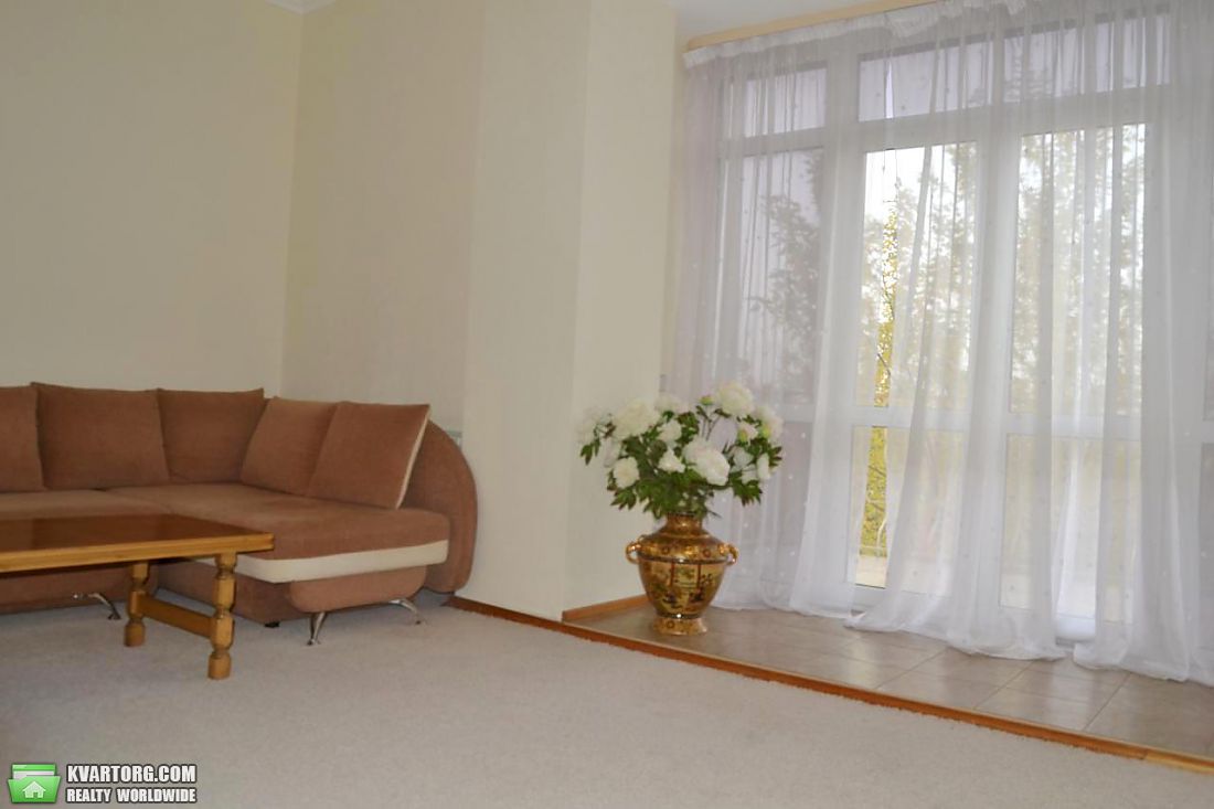 Rent out 2-room apartment. Киев,  Мазепы — photo 1