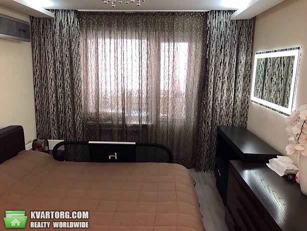 Rent out 3-room apartment. Киев,  Эрнста — photo 2
