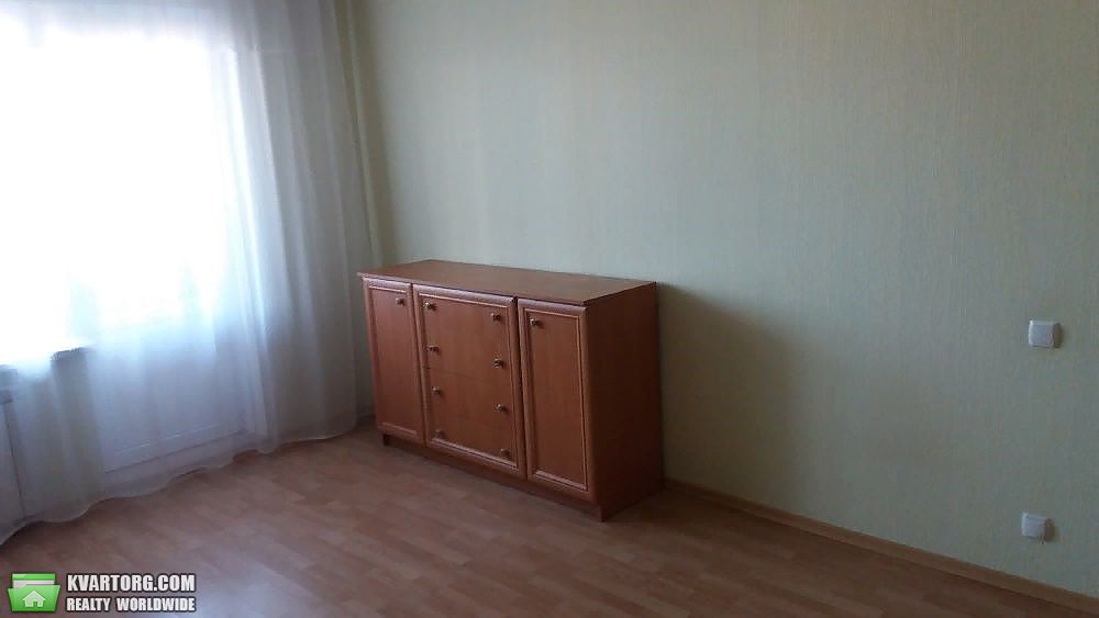 Rent out 1-room apartment. Киев,  Радужная — photo 1